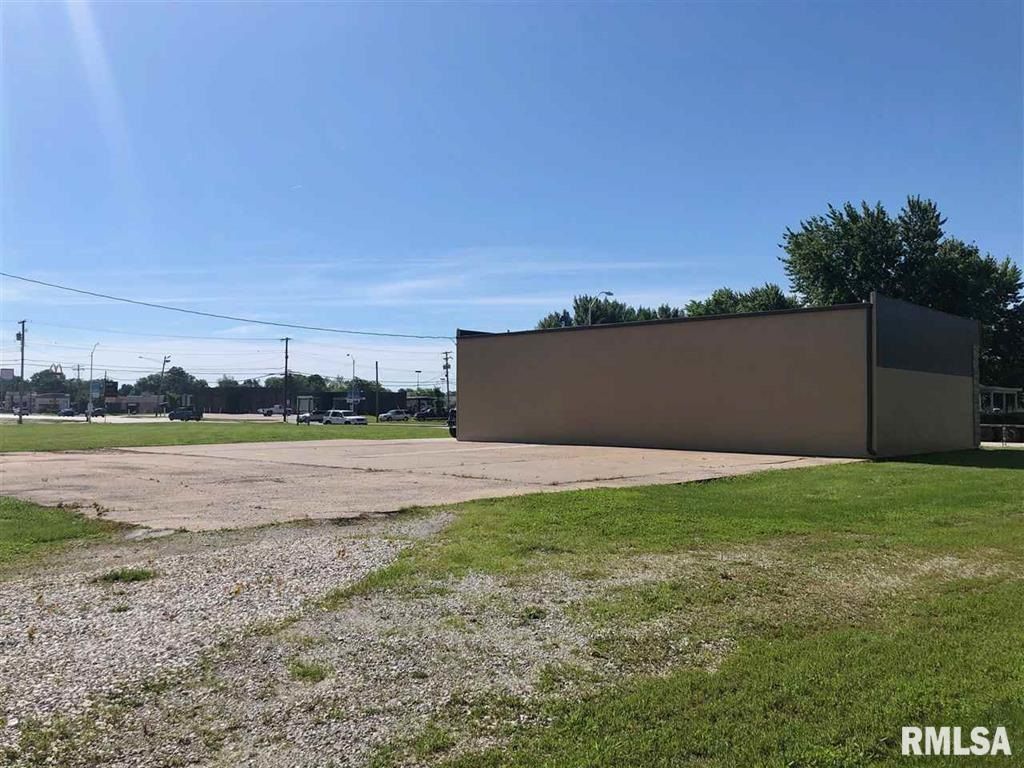 1220 E Jackson St, Macomb, IL 61455
